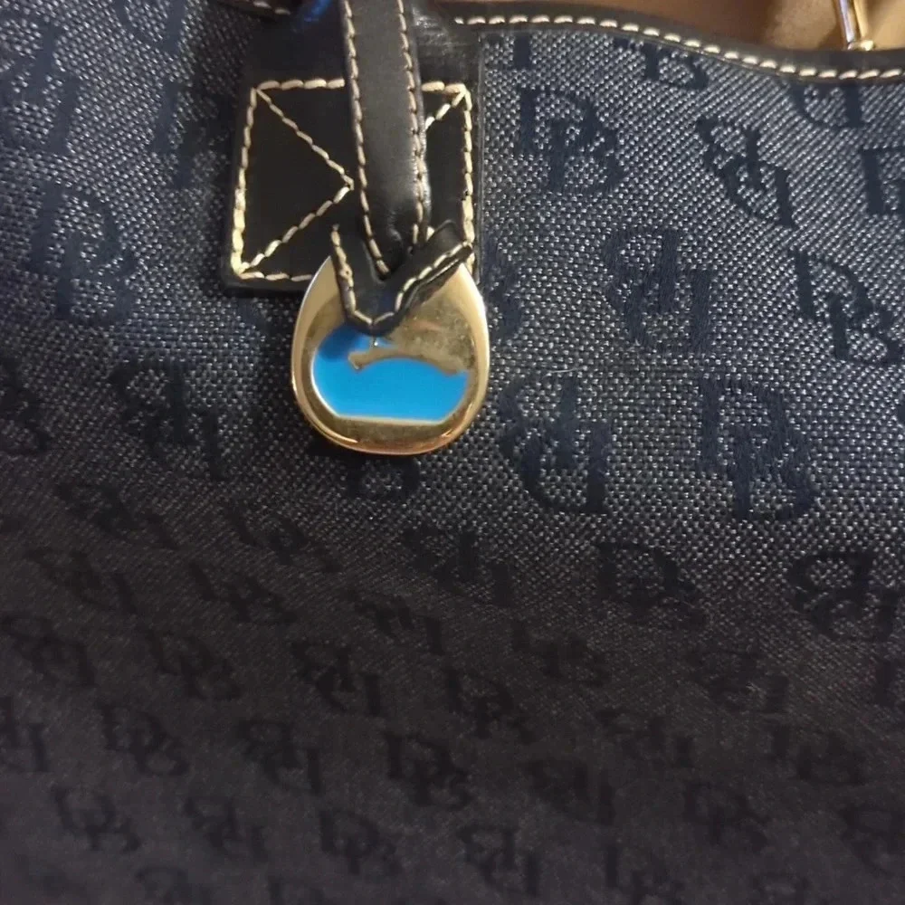 Dooney & Bourke Signature Jacquard Extra Large Bag Canvas with Leather Handles - Picture 2 of 10